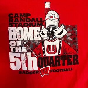 Wisconsin Badgers Gildan Bucky Band Tshirt XL Red